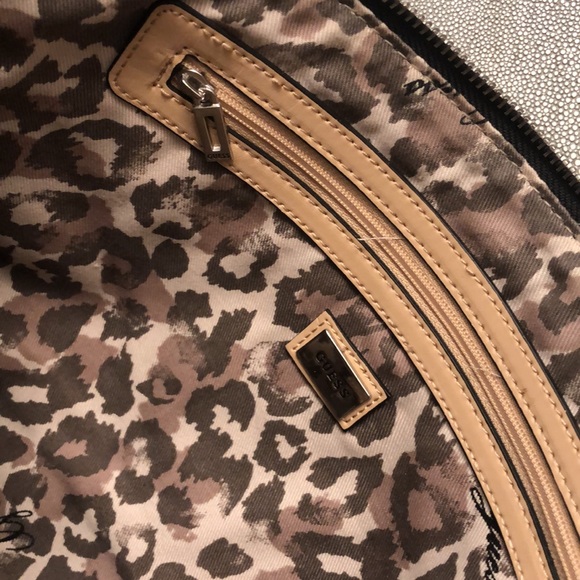 NEW Guess Black Hand Wristlet Bag Leopard Lining - Picture 7 of 8